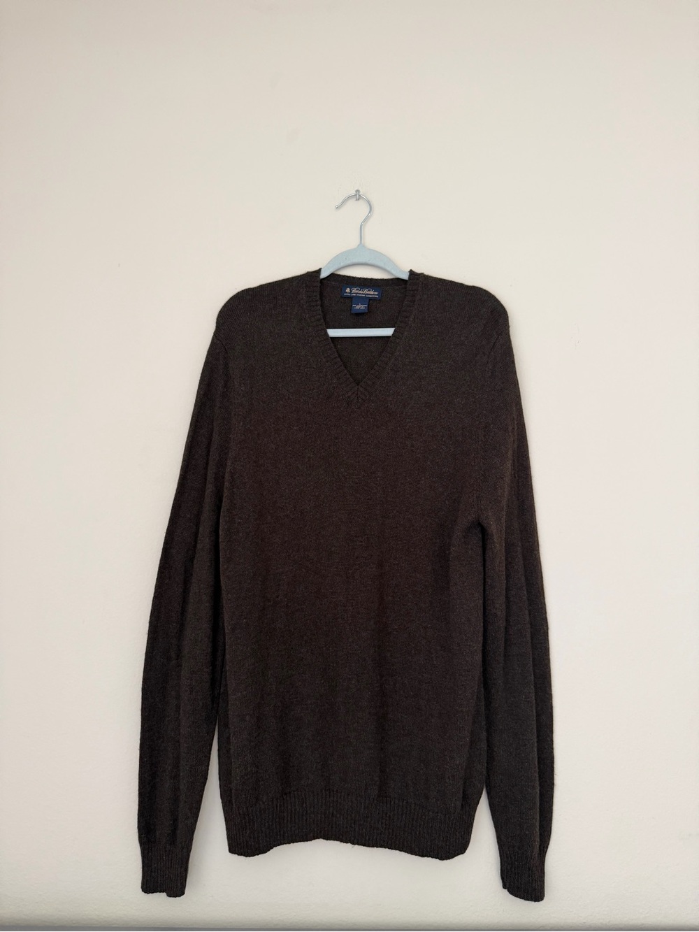 Brooks Brothers Men’s V-Neck Italian Lambswool Sweater L